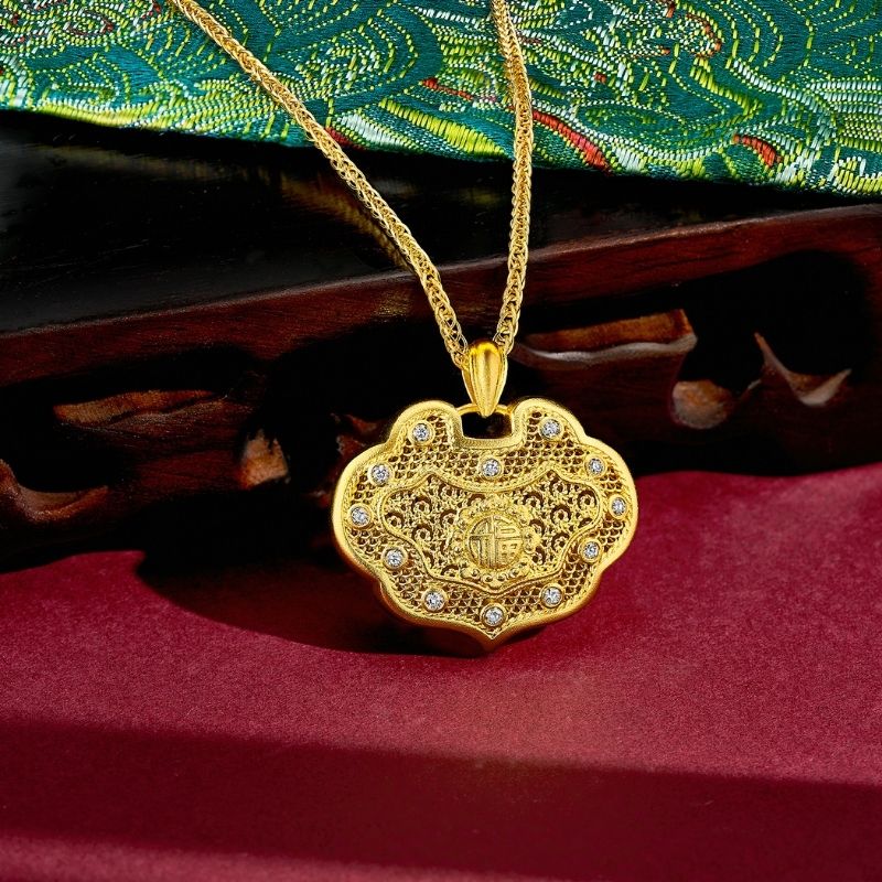 Gold Pendant Necklace